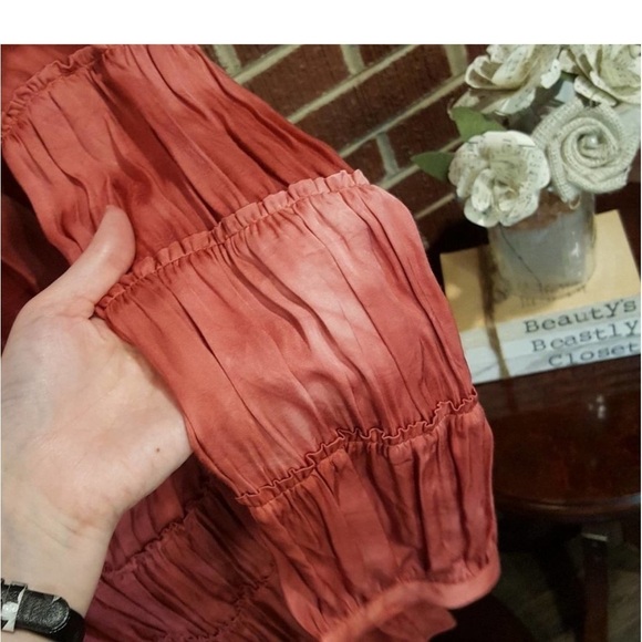 Introducing the Stunning Frye Dress: A Must-Have for Every Fashionista - Picture 7 of 9